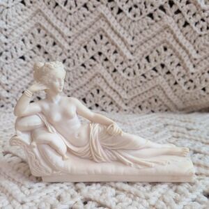 VTG GREEK RESIN Lounging GODDESS VENUS APHRODITE FIGURINE SCULPTURE 5"x4"
